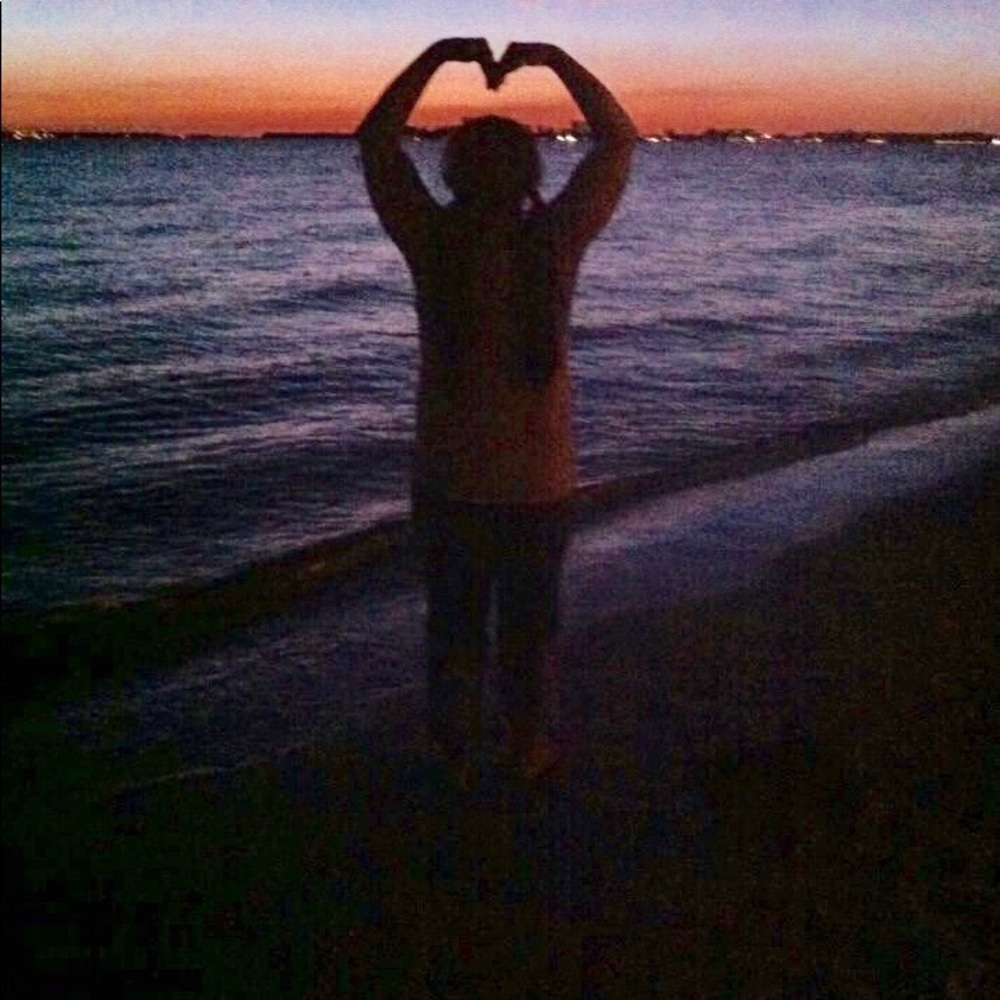 🌴Meet Me🌴 - Picture 2 of 5